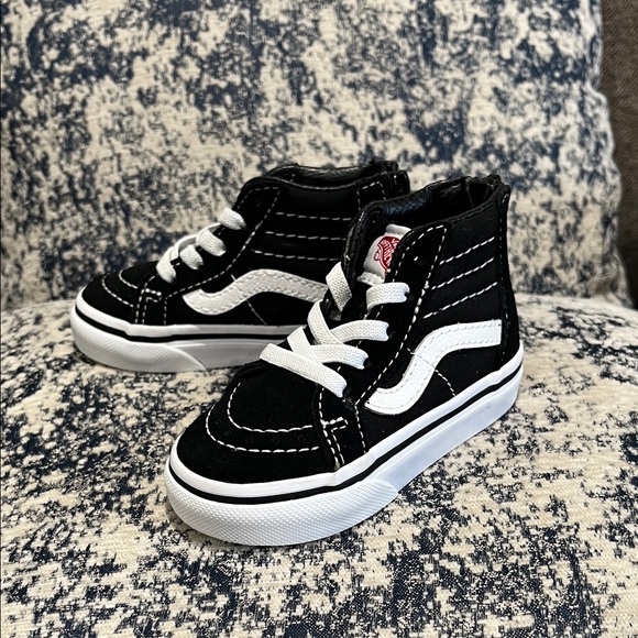 Vans Toddler Black and White High-Top Sneakers without box size 4.5 - Picture 1 of 10